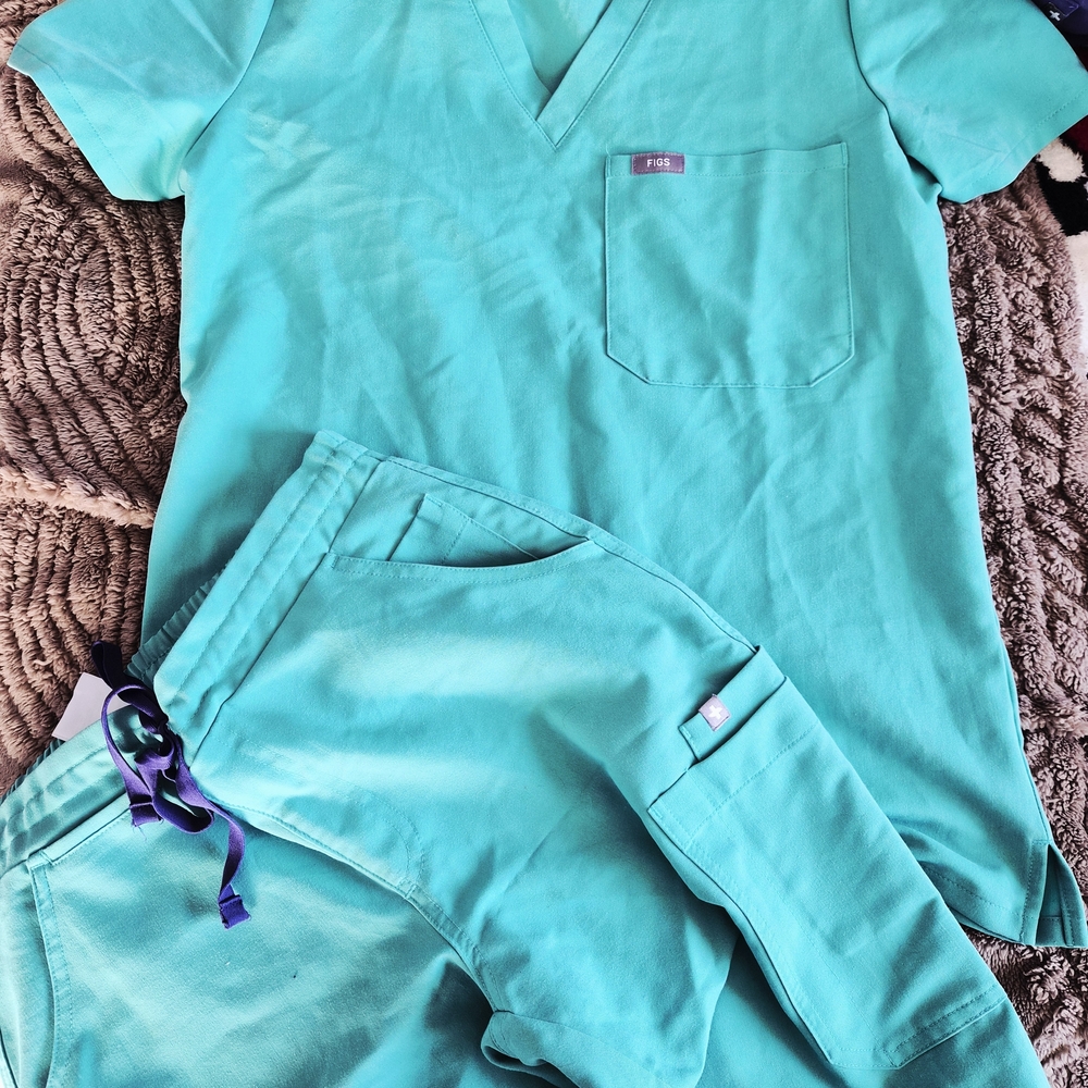 Figs Surgical Green Scrub Set